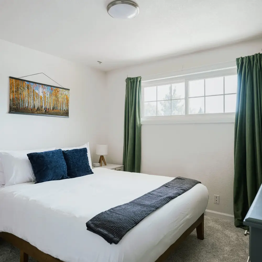 Bedroom 5 with queen bed