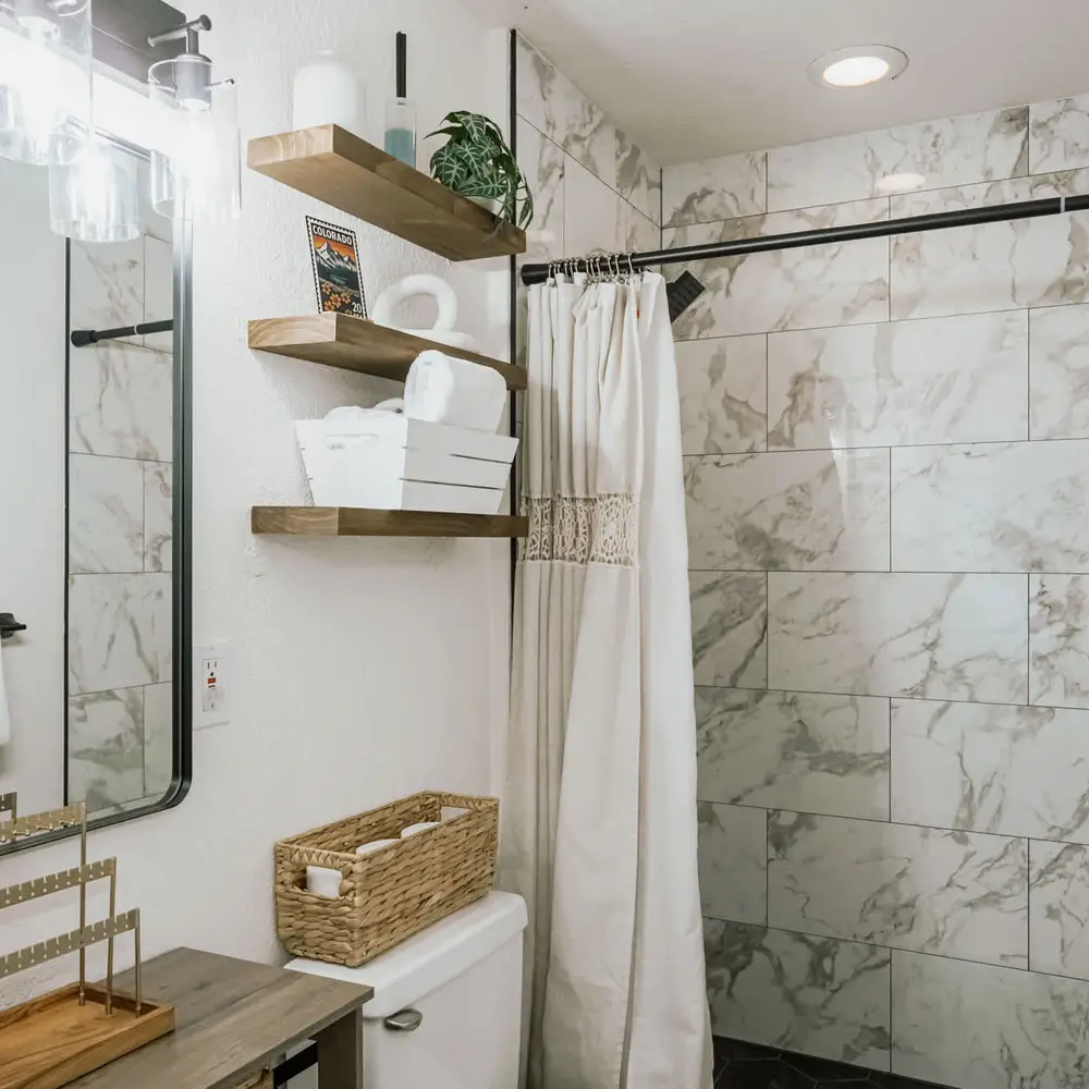 En suite bathroom shower