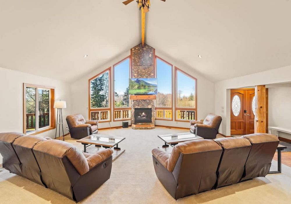 From the main living room, enjoy the fireplace, stream your favorite show or watch the sunset from the west-facing windows.