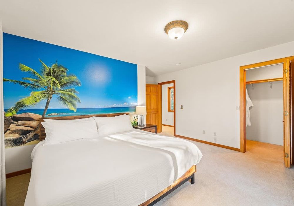 2nd Bedroom on main level with King bed