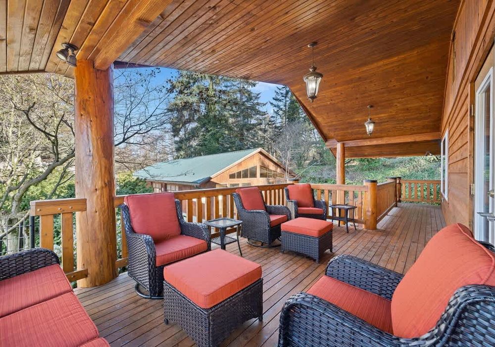 Plenty of covered outdoor seating for all.