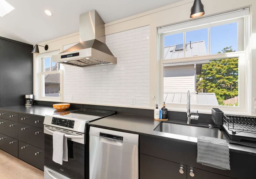 Full kitchen with everything you need.