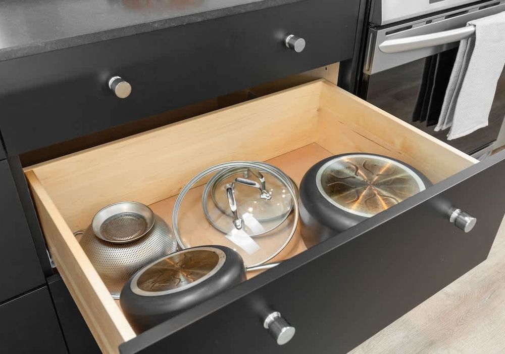 Full kitchen with everything you need.
