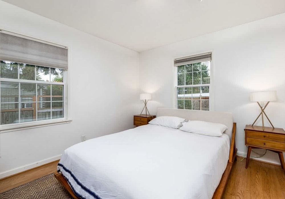 Bedroom #1 with Queen bed (Main Floor)