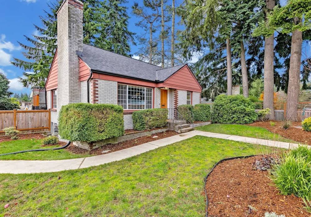 Experience the perfect blend of modern comfort and classic charm in our beautifully renovated 3 bedroom home in West Seattle. Step inside and be greeted by a bright and spacious living area, complete with sleek finishes, cozy furnishings, and all the