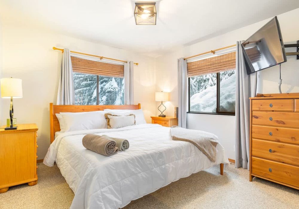 Enjoy the King sized bed for lazy snow days or a great sleep after a day on the hill.