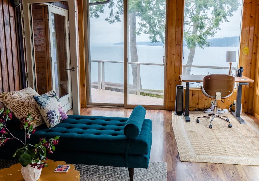 Main entry with desk and views!