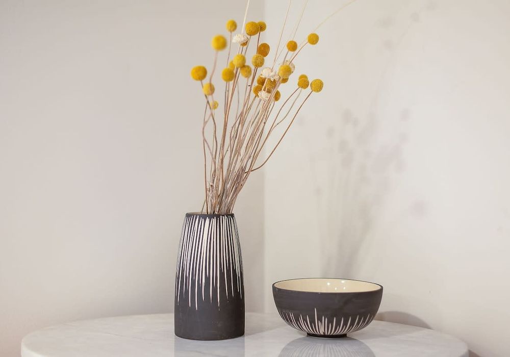 Our home, a canvas of creativity: enjoy our carefully chosen art details that inspire and delight.