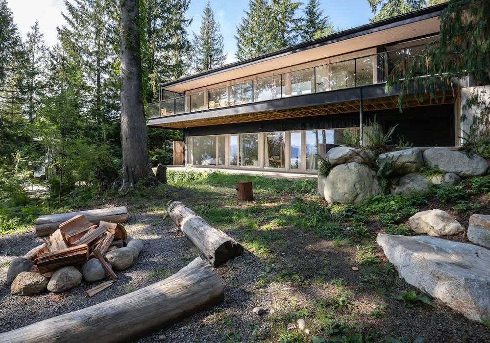 Welcome to our 3 bedroom Britannia Beach retreat!