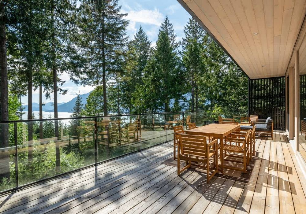 An incredible, large deck for lounging or entertaining