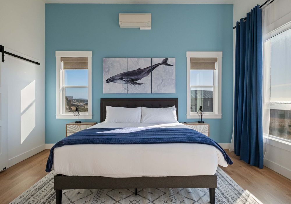 Spacious layout and corner views in this upstairs retreat.