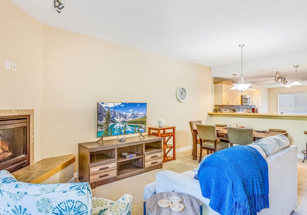 ea37ed7b 8acb 40 VcQPO homerunner