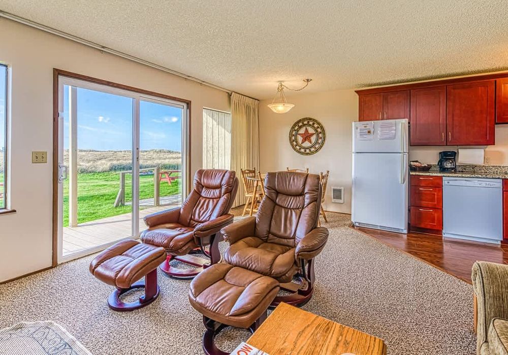 f8672e01 2d28 44 REznY homerunner