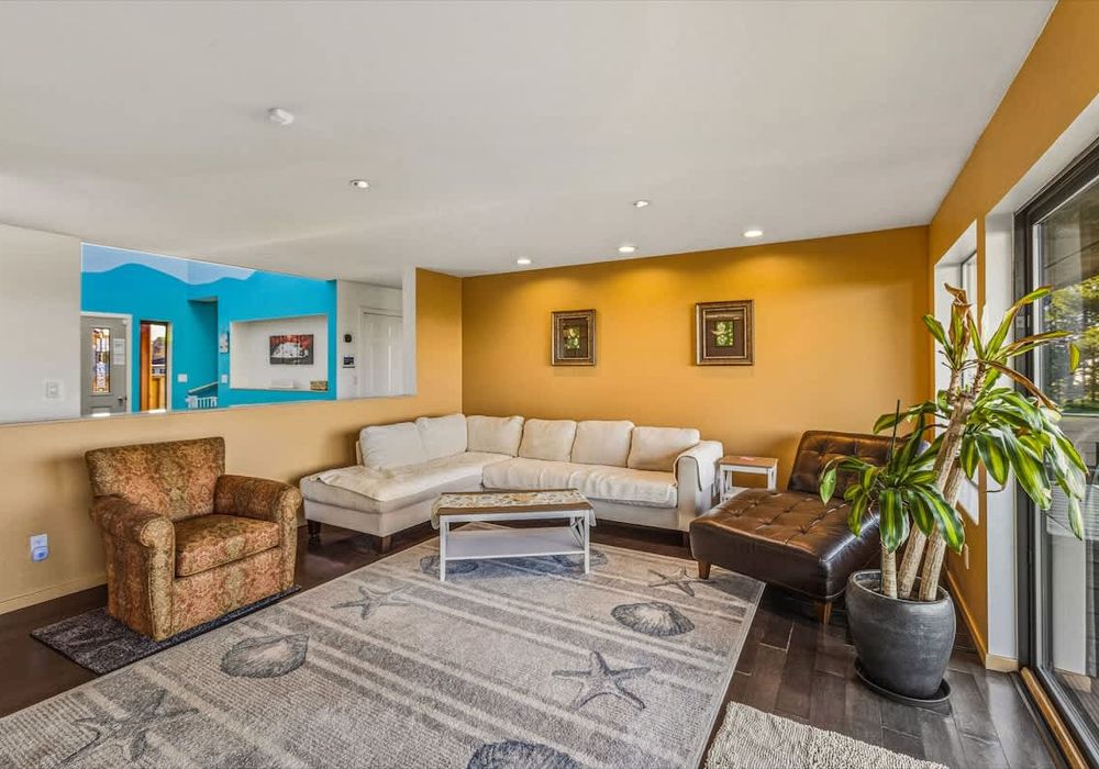 b3204810 e033 45 Exmue homerunner