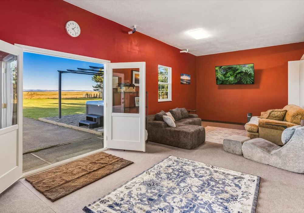 cdd9c7f7 9e8d 4e zH1za homerunner