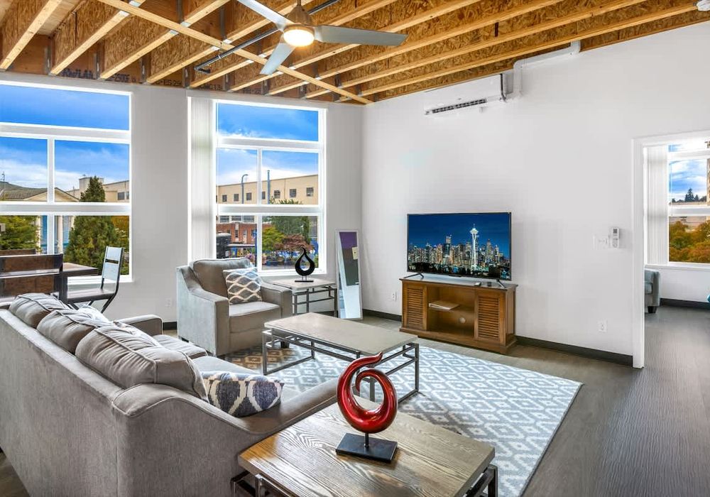 8cad4a0e ef3d 47 IhJwI homerunner