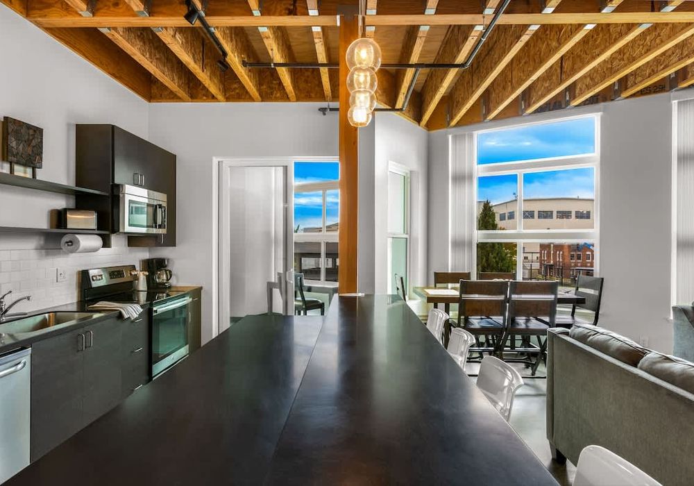 da8cbf34 13bd 4d cOqER homerunner