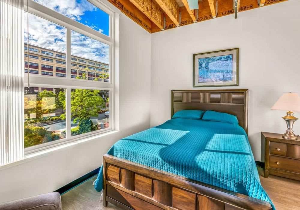 f87981a4 daf7 40 12438 homerunner