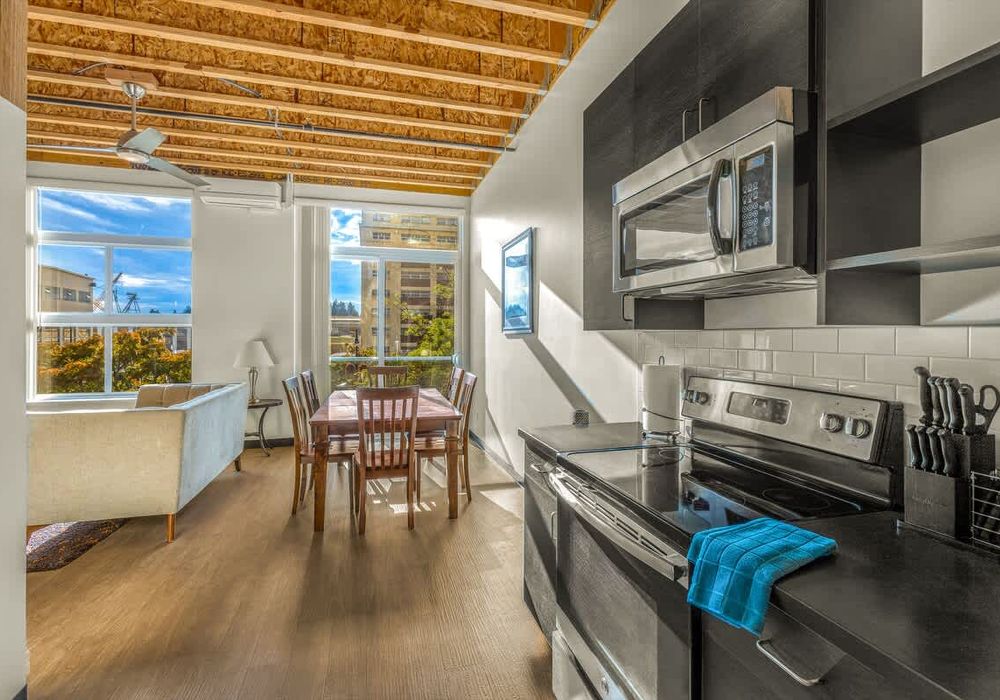 387ae3f6 23c4 4b fLvfZ homerunner