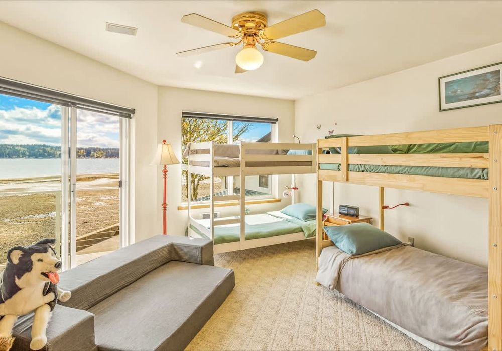 15ef7eeb f317 4b TrpyV homerunner