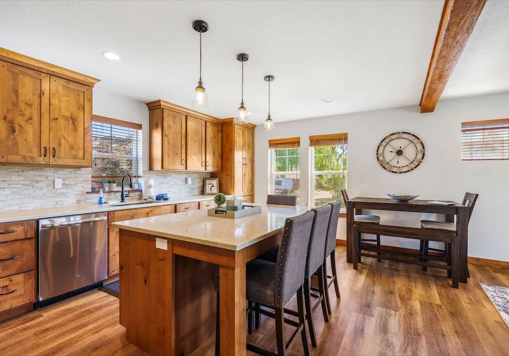 f4dee426 70a0 45 VqsfT homerunner