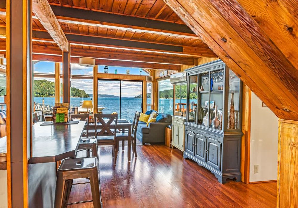 e4a82470 22f2 48 YYv 1 homerunner