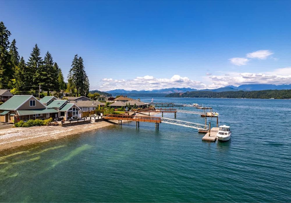 f885336b 7afd 44 ayDnN homerunner