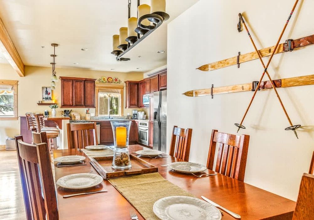 7f022114 c94b 44 L9v9N homerunner