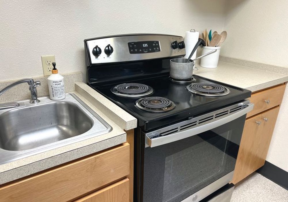 Shared, fully equipped kitchen