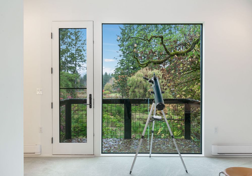 Step inside and enjoy the best of both worlds—stargazing by night and sunny views by day.