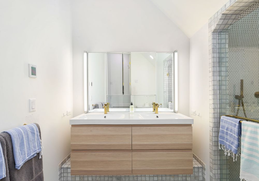 Savor the comfort of a high-quality faucet, designed for effortless use in your bathroom.