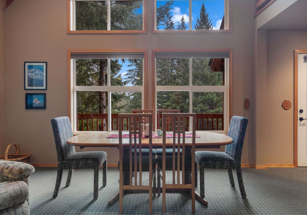 Sit down to a meal in the spacious dining room, where natural light pours in, creating a relaxed atmosphere for every occasion.