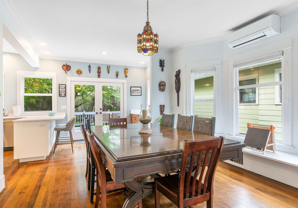 Large dining table just off the kitchen