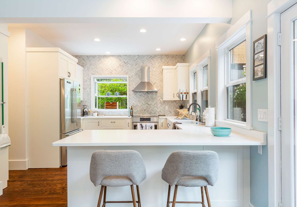 Breakfast bar in the kitchen