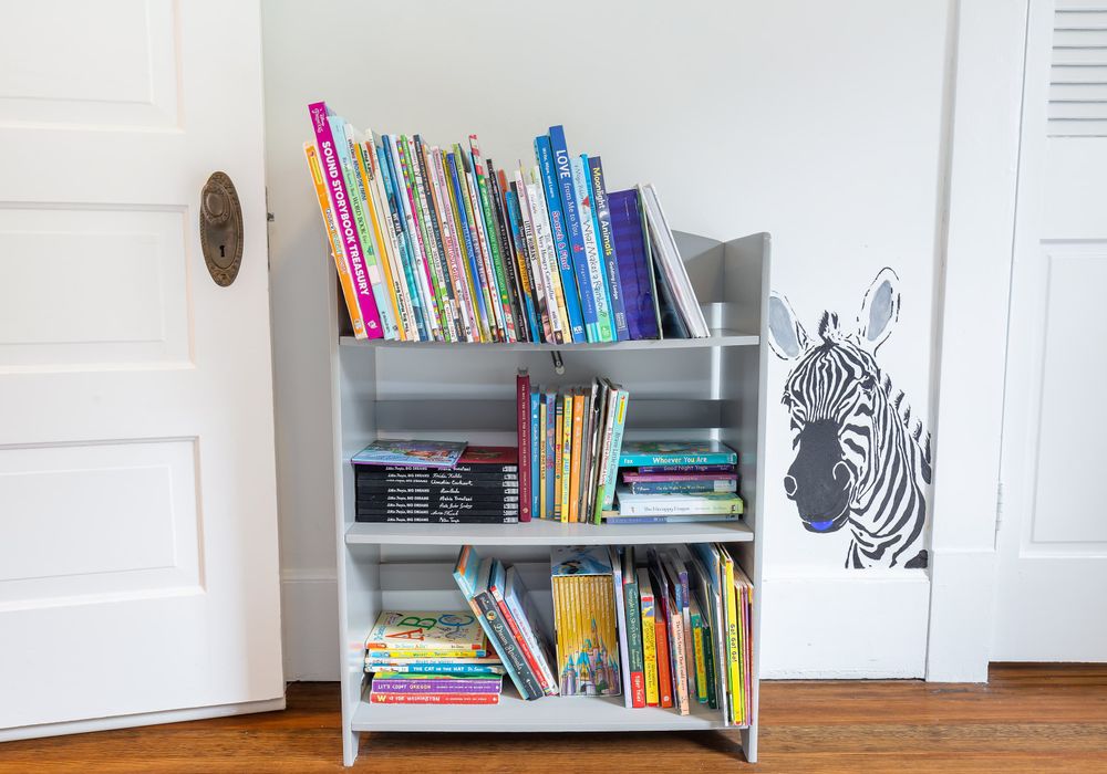 Kids books in the kids room