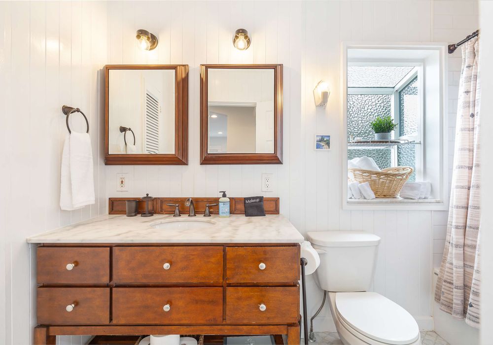 Upstairs bathroom