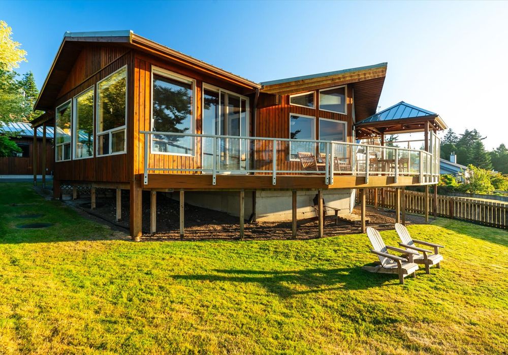 You’ll spend more time on this deck than you expect — it stays warm until sunset.