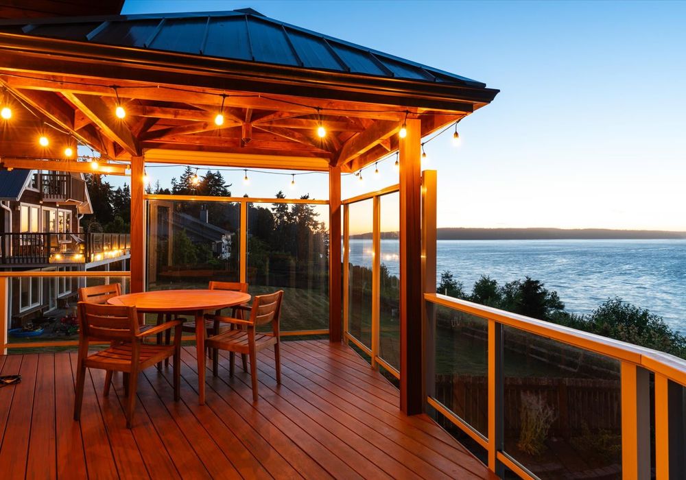 Dinner outside feels casual here. You won’t be rushing to clean up before dark.