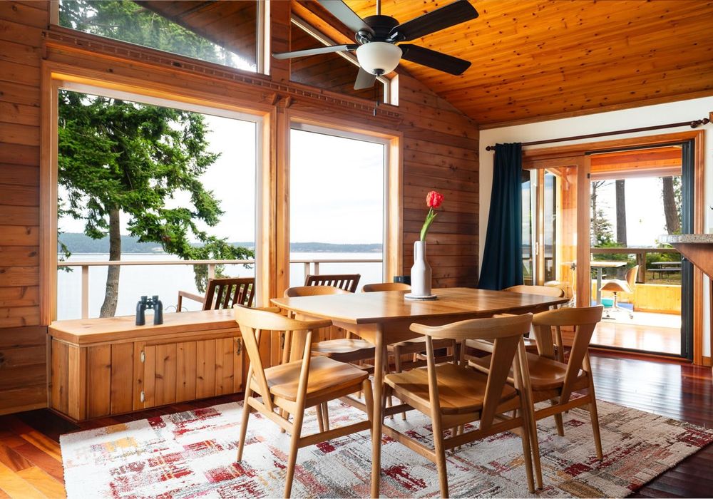Plenty of seating for your group dinner.