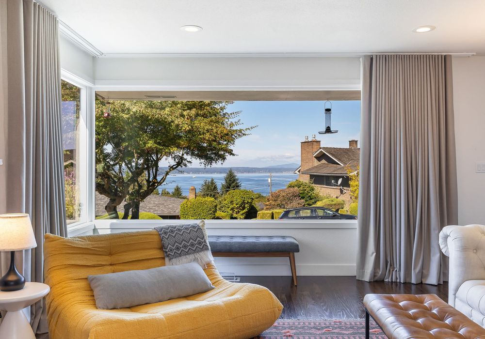 Sunlight, comfort, and stunning scenery from your seat.