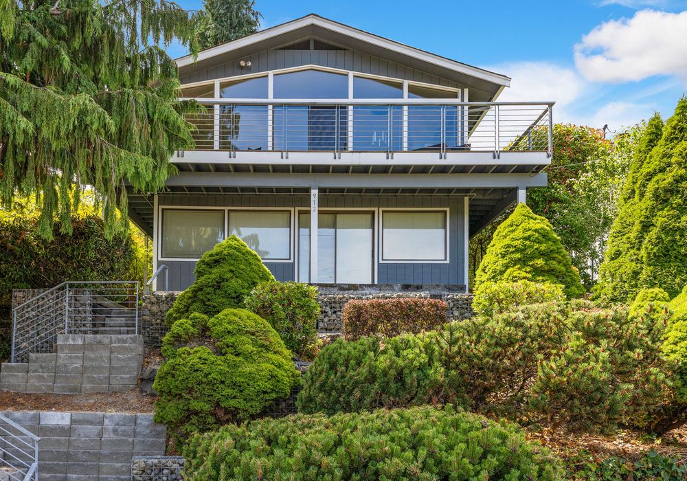 Welcome to your Queen Anne retreat—modern comfort just minutes from Seattle’s best.