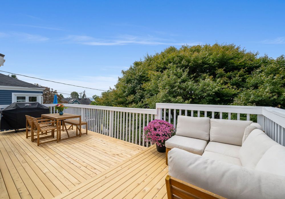 Upper deck dining with views — perfect for alfresco meals and recharging.