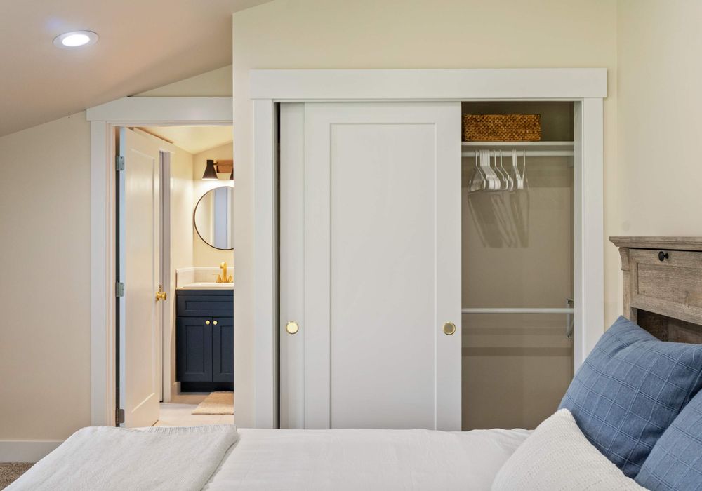Ample wardrobe space for all your belongings.