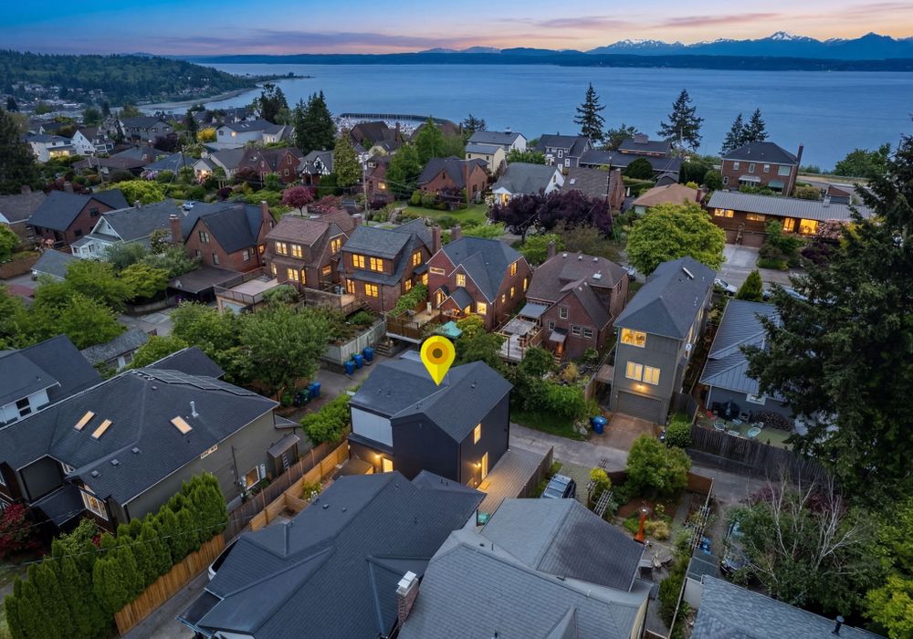 Minutes from Sunset Hill Park and Golden Gardens.