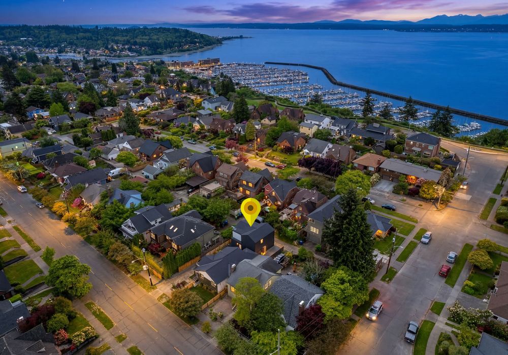 Minutes from Sunset Hill Park and Golden Gardens.