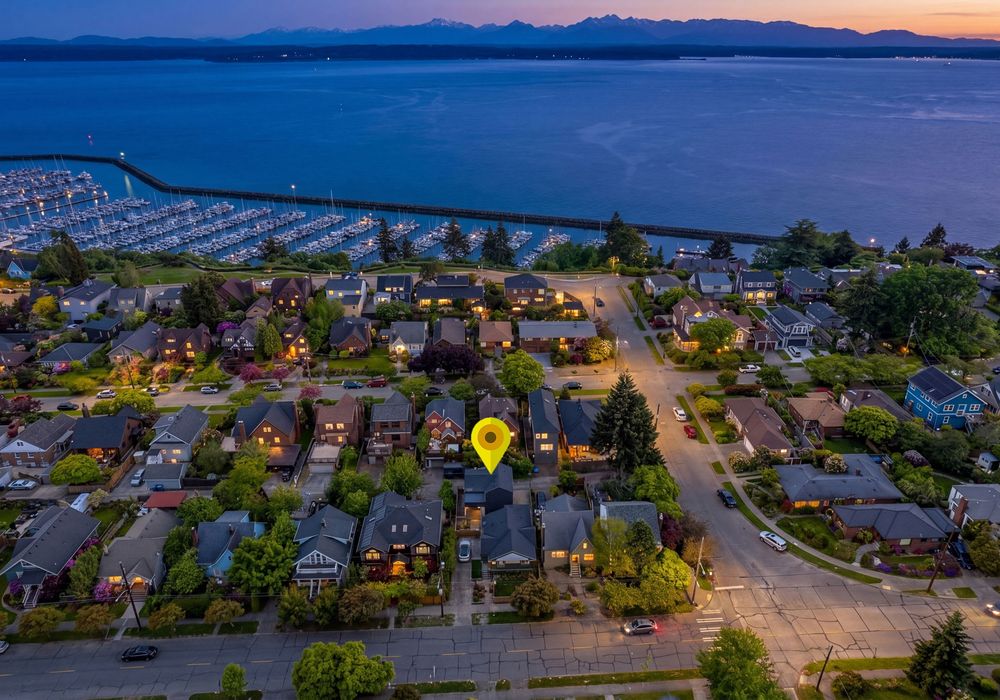 Minutes from Sunset Hill Park and Golden Gardens.