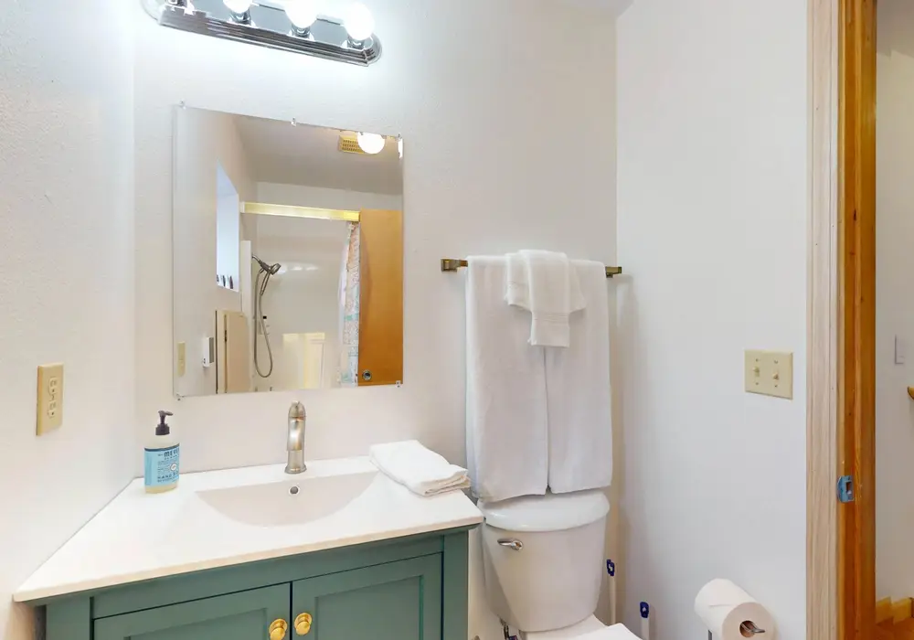 Plush towels and thoughtful bath essentials add a little extra comfort.