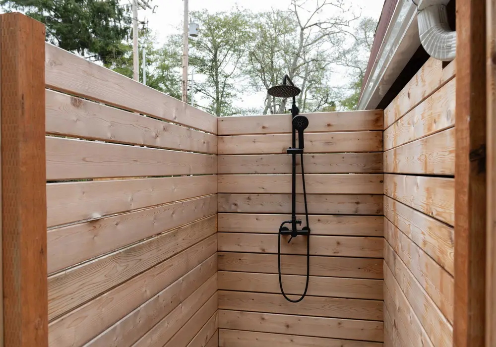 A convenient rinse-off spot after a relaxing soak.
