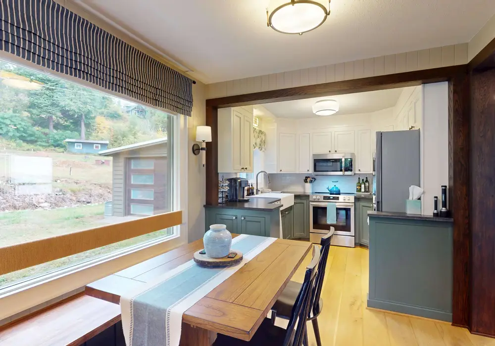 Prepare a meal, pour a drink, and gather around the table without missing a moment.