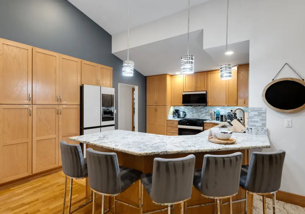 Start your mornings with fresh coffee and a relaxed breakfast in the kitchen.